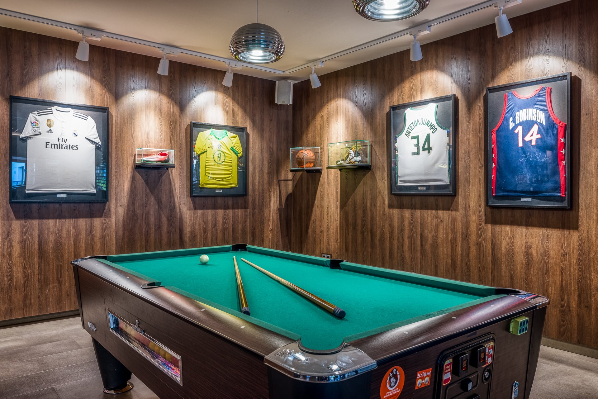 018_alta_playaballena Legends Sport Bar.jpg